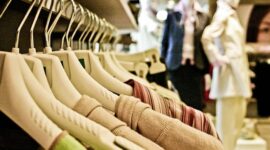 Asosiasi Pertekstilan sebut 350 ribu baju bekas impor masuk per hari. (Pixabay.com/markusspiske)
