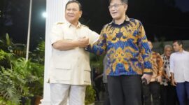 Ketua Umum Partai Gerindra Prabowo Subianto bersama Politikus PDI Perjuangan Budiman Sudjatmiko. (Dik. Tim Media Prabowo Subianto)