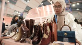 Tak lepas dari dukungan program akselerasi bisnis BRI, Arta Louwee, sebuah brand sepatu  kini sukses menembus pasar internasional. (Dok. BRI).