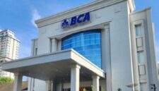 6. Krisis 1998 menjadi memori kolektif yang kembali mencuat lewat isu akuisisi BCA. (Dok. Bca.co.id)