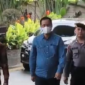 Bupati Muara Enim, H Edison tiba di Gedung Merah Putih Komisi Pemberantasan Korupsi (KPK) setelah terjaring Operasi Tangkap Tangan (OTT) 7-8 Juni kemarin. (CNN Indonesia/ Ryan Hadi Suhendra)