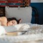 Tidur yang cukup bukan sekadar istirahat pasif — ini adalah fase aktif pemulihan tubuh yang menentukan seberapa efektif program kebugaran seseorang bekerja. Tanpa tidur yang memadai, latihan sekeras apa pun sulit memberikan hasil yang optimal.