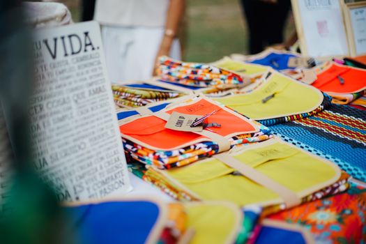 Berbagai produk lokal Indonesia dipajang menarik di sebuah pameran, menunjukkan inovasi dan kualitas yang semakin memukau. Dari kerajinan tangan hingga produk perawatan tubuh, setiap item mencerminkan kekayaan budaya dan kreativitas anak bangsa.