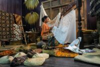Beberapa contoh produk lokal Indonesia yang menampilkan inovasi dalam desain dan kualitas, mencerminkan kekayaan budaya serta kreativitas para pelaku usaha. Produk-produk ini kini semakin diminati, dari fesyen hingga kerajinan tangan, menunjukkan potensi besar industri kreatif tanah air.