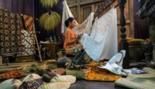 Beberapa contoh produk lokal Indonesia yang menampilkan inovasi dalam desain dan kualitas, mencerminkan kekayaan budaya serta kreativitas para pelaku usaha. Produk-produk ini kini semakin diminati, dari fesyen hingga kerajinan tangan, menunjukkan potensi besar industri kreatif tanah air.