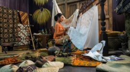 Beberapa contoh produk lokal Indonesia yang menampilkan inovasi dalam desain dan kualitas, mencerminkan kekayaan budaya serta kreativitas para pelaku usaha. Produk-produk ini kini semakin diminati, dari fesyen hingga kerajinan tangan, menunjukkan potensi besar industri kreatif tanah air.