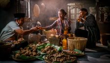 Berbagai produk lokal Indonesia dipamerkan dengan bangga, menunjukkan perpaduan desain modern dan kualitas premium yang kini menjadi favorit banyak konsumen. Ini adalah representasi nyata kebangkitan jenama lokal yang siap bersaing di pasar global.